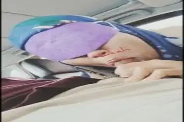 Jilbab Biru BJ Di Mobil